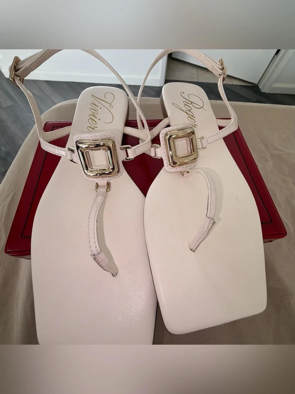 $945 Roger Vivier Viv' By The Sea leather sandals, Gold metal buckle. NEW (read)